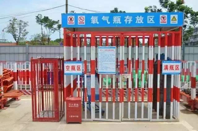 现场煤气瓶、乙炔瓶等易燃易爆危险品库房与在建工程的防火距离.jpg